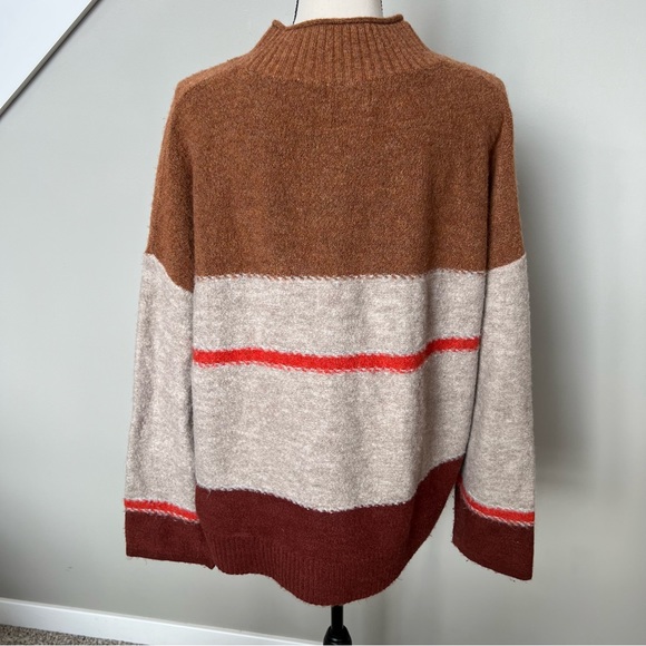 Universal Thread Sweater - Picture 4 of 6